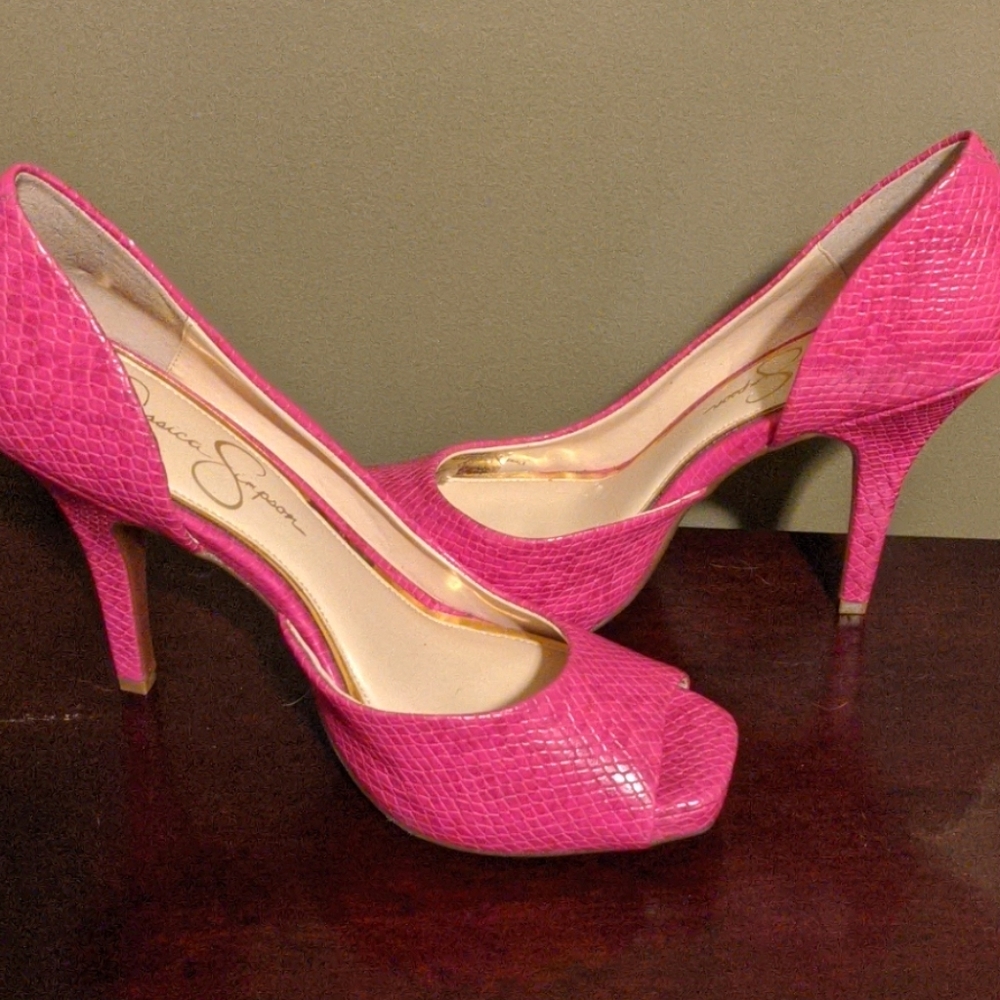 Pink pumps